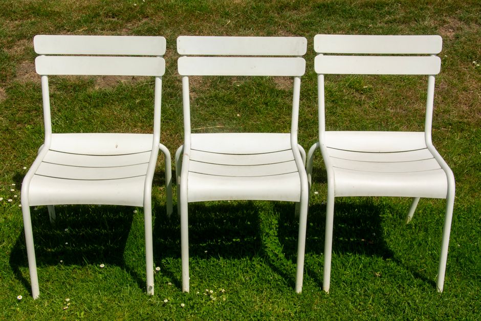 Choose Outdoor Chairs That Match Your Climate and Storage Plan